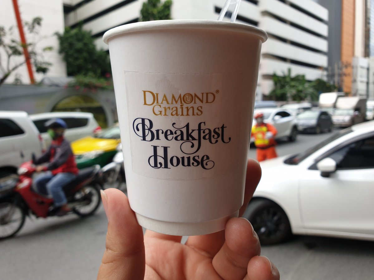 jokermaster619's tweet photo. สุดยอดอร่อย^__^ ผมชอบมากๆเลยครับ เพิ่งเคยลองครั้งแรก ผมเลือกรสมอคค่า เป็นของทานเล่นที่กินได้ทั้งวันเลย^^ #DiamondGrains #BreakfastHouse https://t.co/9h70IxkVlV