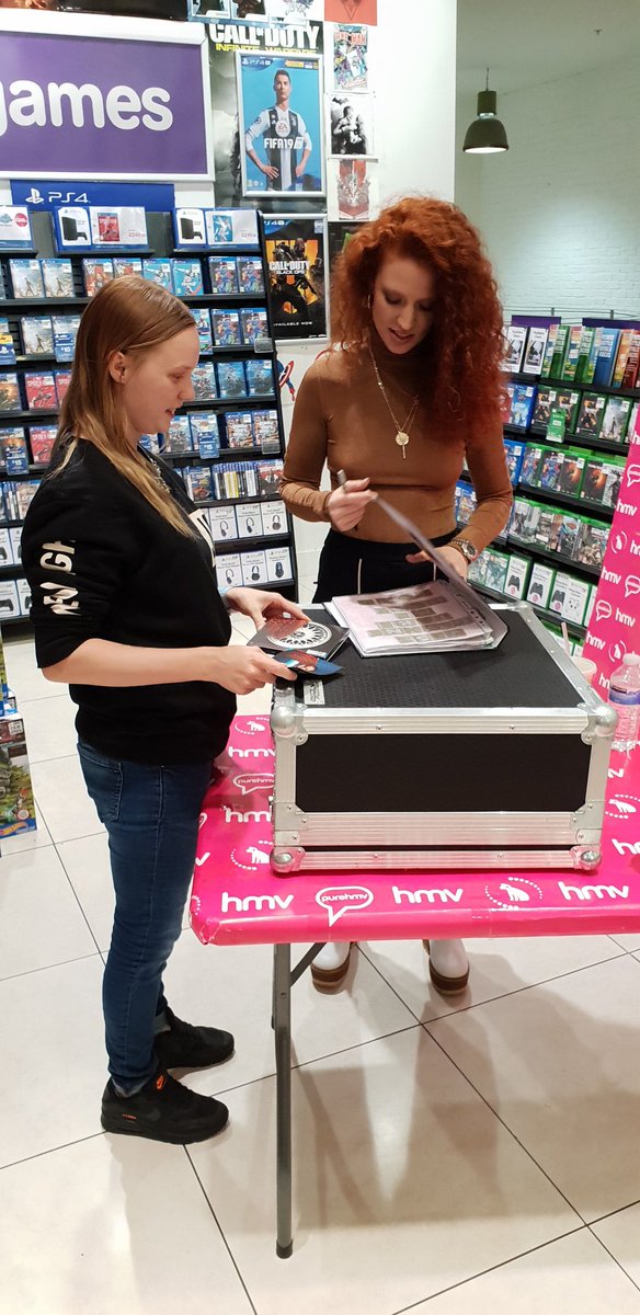 Well today I met my favourite human @JessGlynne, congratulations on Always In Between! Glad you enjoyed my gift to you! You really are one amazing person! Big love #ALWAYSINBETWEEN #AlbumSigning #Manchester