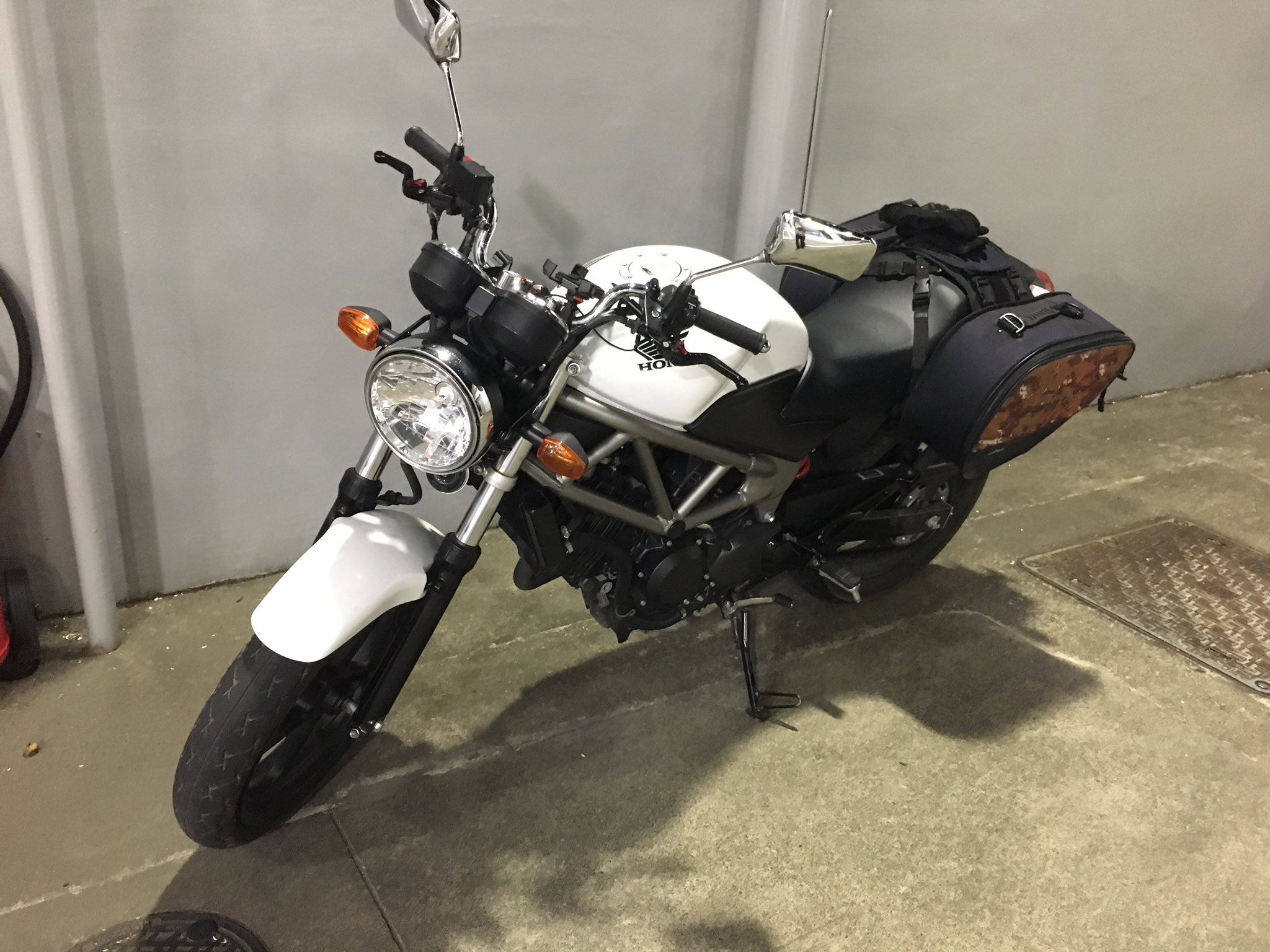 東北 Vtr250 サイドバッグからシートバッグへと変えてみました 荷物の量で使い分けます T Co Tezto0lfed Twitter