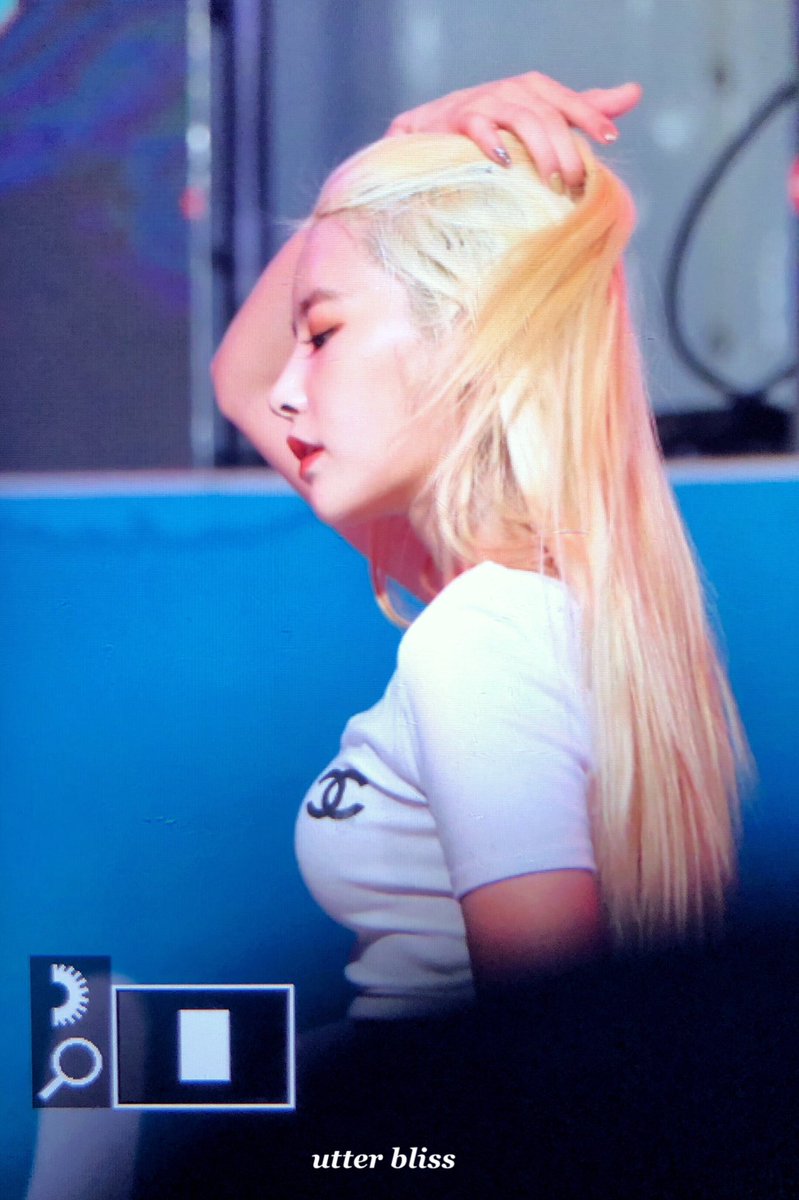 181013 오늘의 간zl작살 옆선
#기희현 #다이아 #DIA <a href="/dia_official/">다이아 DIA</a>