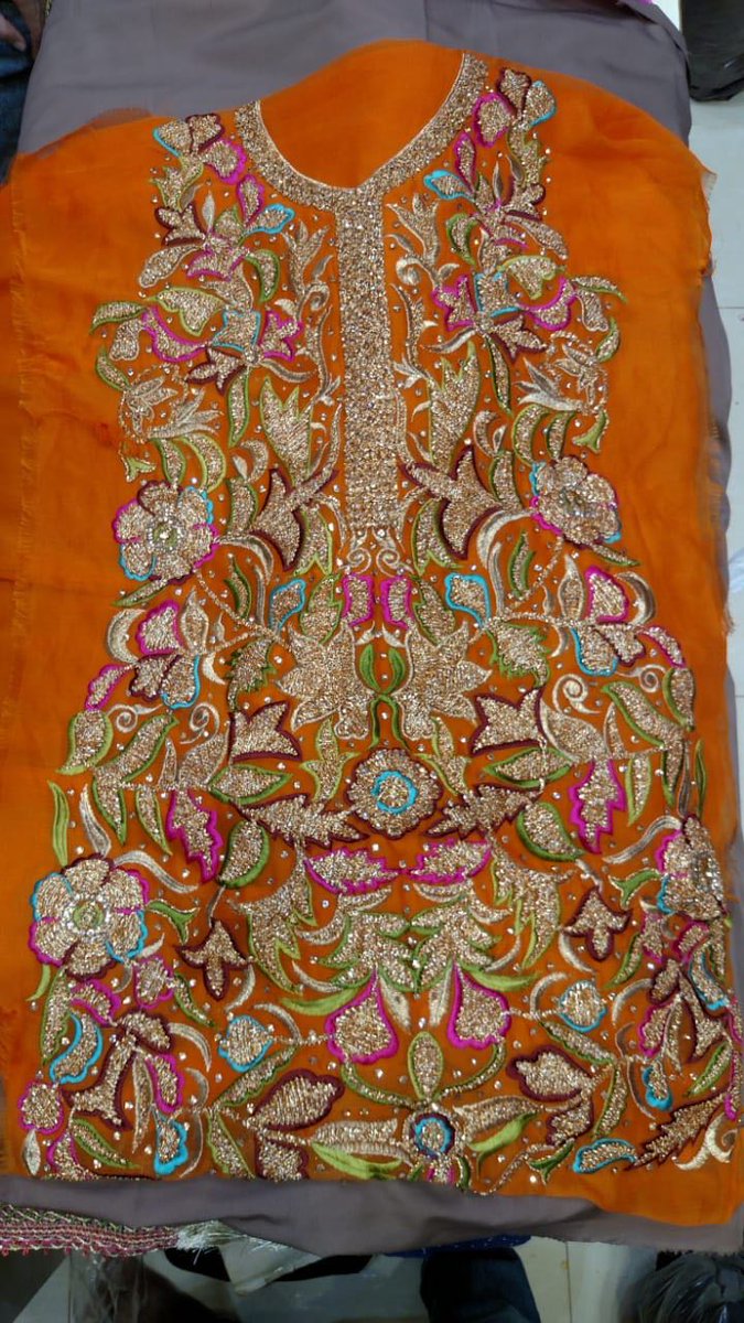 jamalyousaf15's tweet photo. *Beautiful gotta,dori ,zari,resham and stone computerised worked shirts*
*Fabric: Pakistani semi pure chiffon*
*Price: 6500/-pkr*
inbox 4 order contact +923450500335 
 #readytowear #pret #bestdress #onlineshoping #fashion #Clothinh #wholesale #Jwelery #Footwear #Bags #Brand #dres https://t.co/CAz5ldoc6K