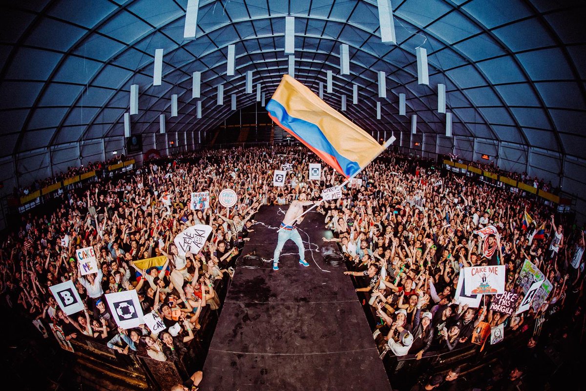 steveaoki's tweet photo. 🇨🇴 Colombia u will always have my ❤️ Muchas Gracias Bogota!!! https://t.co/9U79zckRVR
