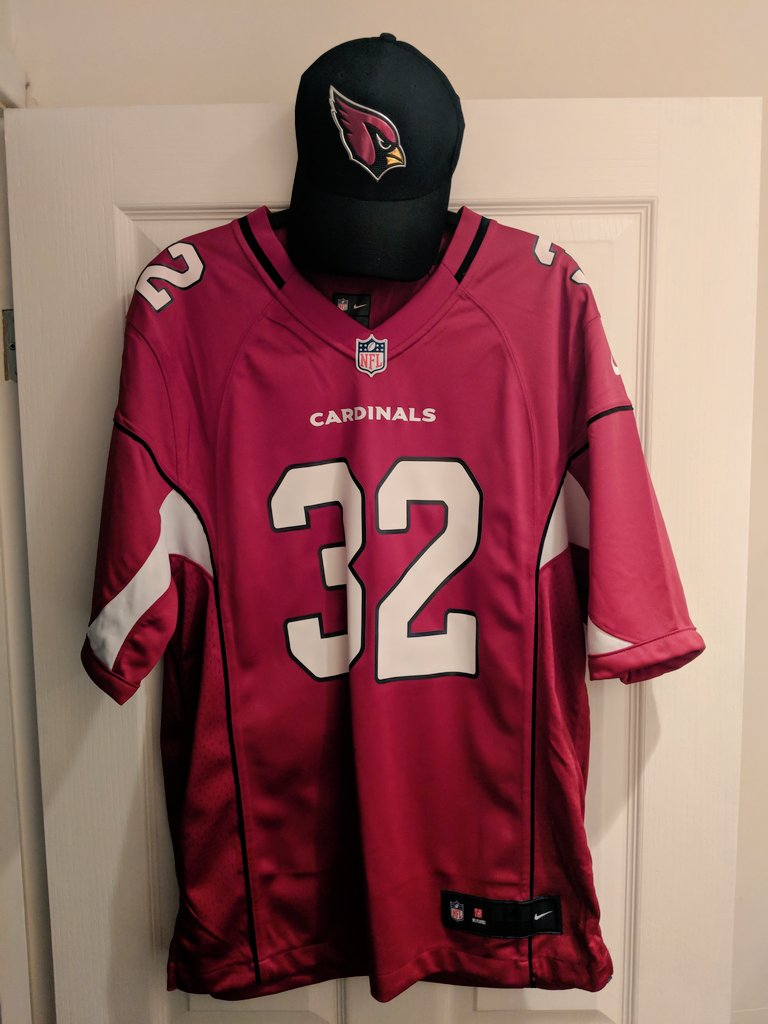 LSOldSkool's tweet photo. I will proudly be representing @AZCardinals tomorrow at @wembleystadium whilst watching @Seahawks vs. @Raiders @NFLUK #buzzing #NFL #BeRedSeeRed 🏈🍻🍗 https://t.co/7NabLZuIgK
