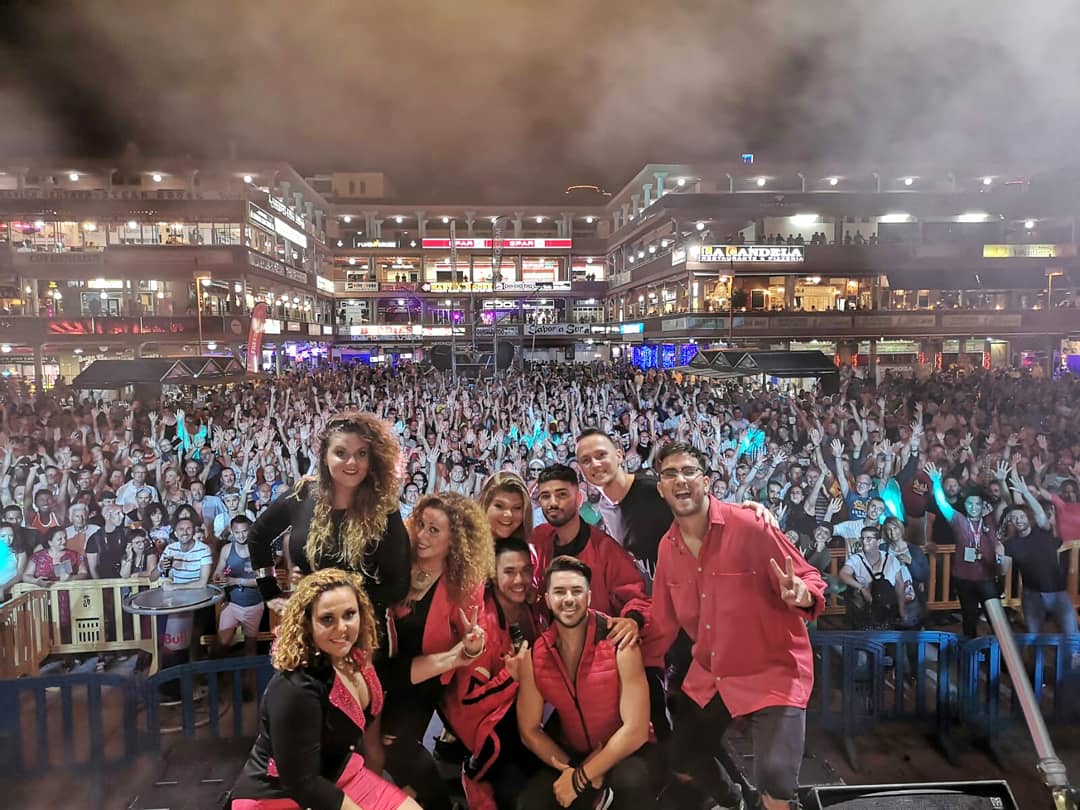 rainbowgospel_'s tweet photo. Un inmenso placer ser parte del @FreedomGayFest .
Por tener la oportunidad de compartir escenario con dos grandes divas y fabulosas personas como son @NALAYABROWN y @RuthLorenzo , y como no, por brindar nuestra música a un público tan maravilloso. 
Gracias siempre.

 RGC🌈 https://t.co/A6fmq7Xy2e