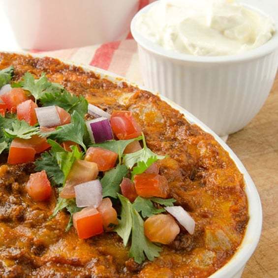 This chorizo bean dip is a crowd pleaser on #GameDay. What snacks do you serve up to your crowd on a #football weekend? ift.tt/2EjnVYy