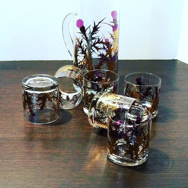 RootlessRoutes's tweet photo. Rare #ScottishThistle #VintageBarware #1950sGlassware #GregoryDuncan #CocktailPitcherSet #OutlanderGift #scotland #etsy #scotlandgifts #westvirginiaglass https://t.co/Gf0eBT35BF @rootlessroutes @renegaderevivalvintage from my Etsy shop, find link to shop in bio @lightlysaucedre… https://t.co/35g0v1DmDB