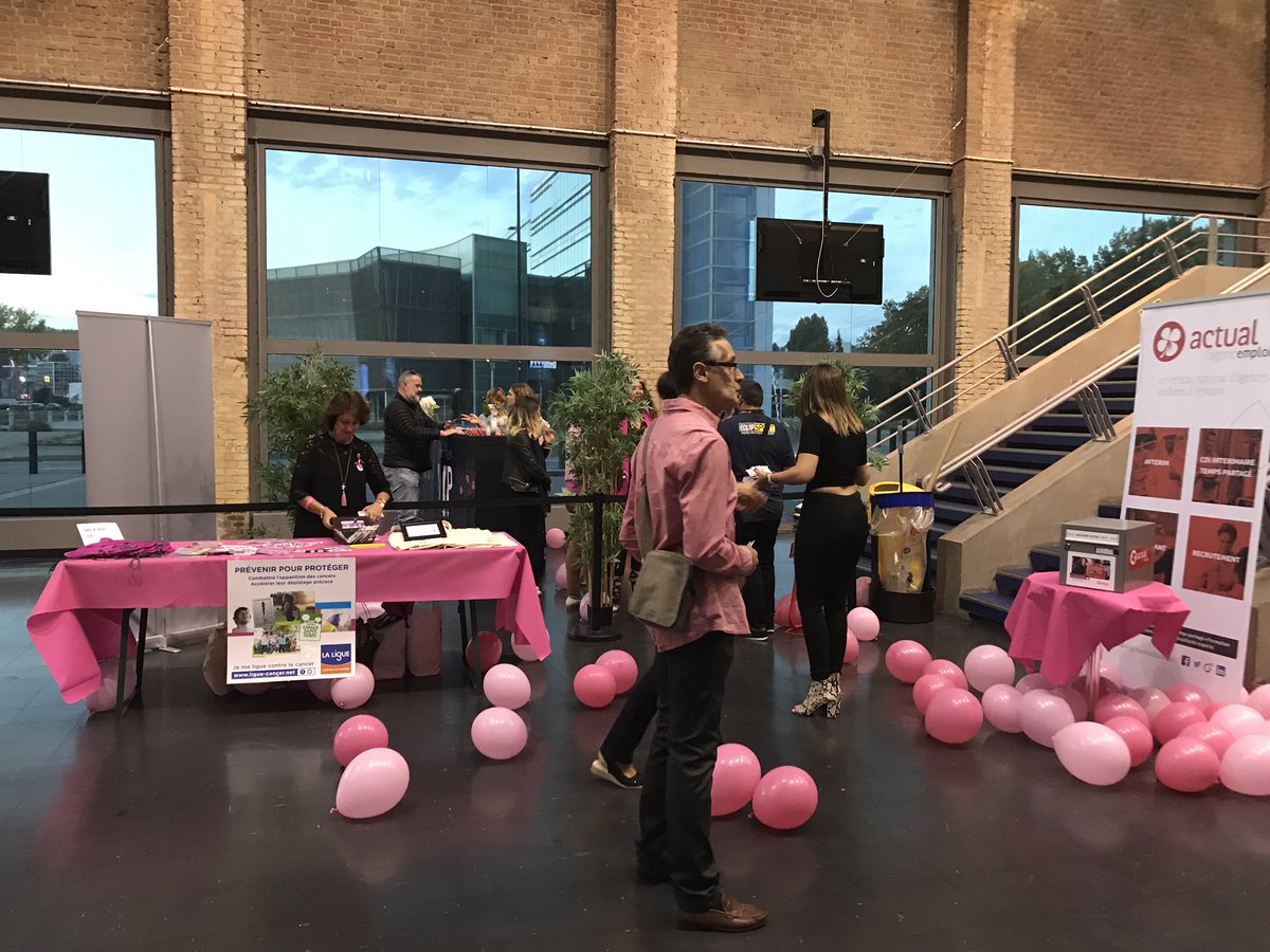 CE_Normandie's tweet photo. Événement x #OctobreRose ll l’association @laliguecancer est présente pour le match du @HacHandball76 au #docksoceane #partenariat https://t.co/yJlzQD8d3R