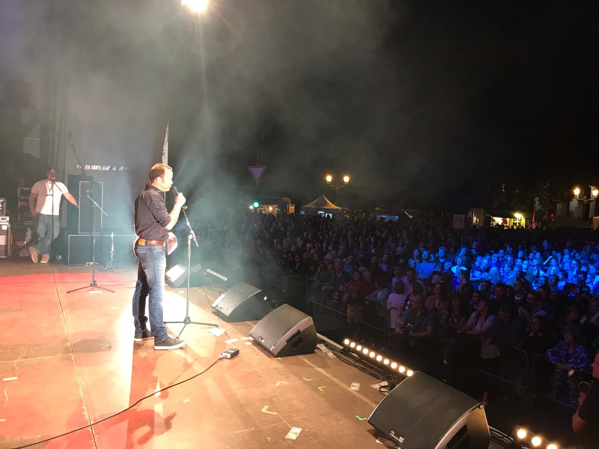 "Wenn die Freiheitsrechte dieser Demokratie in Gefahr sind, wenn die Menschenwürde im Mittelmeer untergeht, weil wir für Flüchtlinge ertrinken lassen, dann ist Haltung erforderlich! Für diese Haltung sollten auch Journalisten stehen." <a href="/georgrestle/">Georg Restle</a> bei #unteilbar #b1310