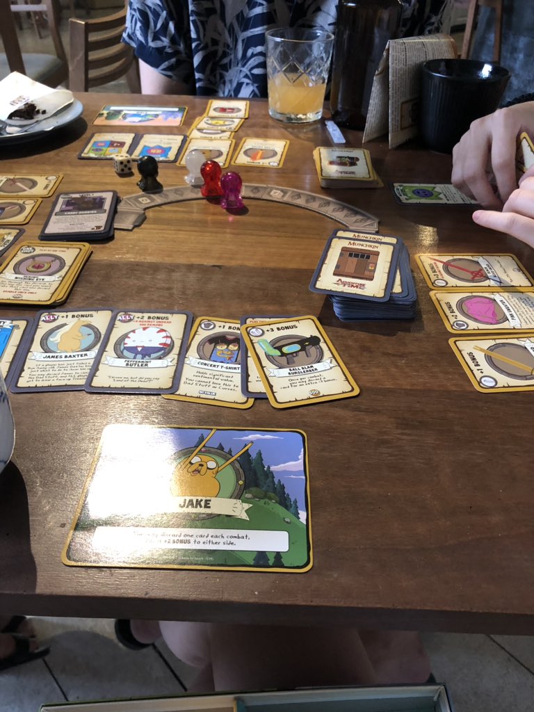 pamelachia_'s tweet photo. When the sitting down for getting work done plan was foiled. I won in the end π #adventuretime #gamelyf #munchkins https://t.co/VTZEjfav6h