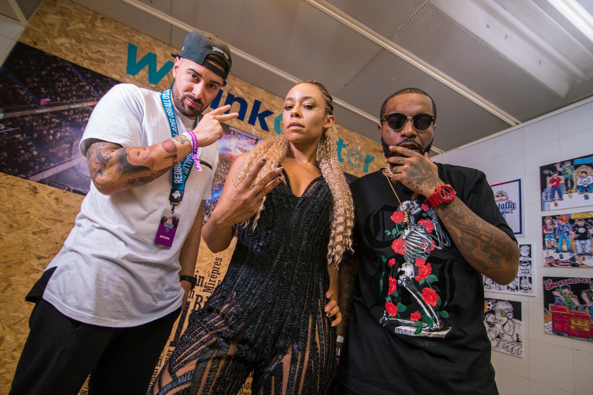 redbullbatalla's tweet photo. RUIDOOOO familia!!!

@mbakathetruth @djverseonline y @MaryRuiz_es listos para ponerlo muy arriba!

Vente ya a https://t.co/9WqReiODZi

#BatallaDeLosGallos https://t.co/JRgp3nWqUA