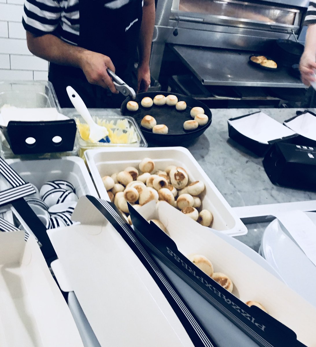 AcaciaMillfield's tweet image. Eating out/in! Pizza Express comes to Acacia .. 🍕 with dough balls galore, chef wondered if we were having a pizza party 🎉! #garlic #EatInStyle #saturdaynight #treat @NineAtMillfield @MillfieldSenior