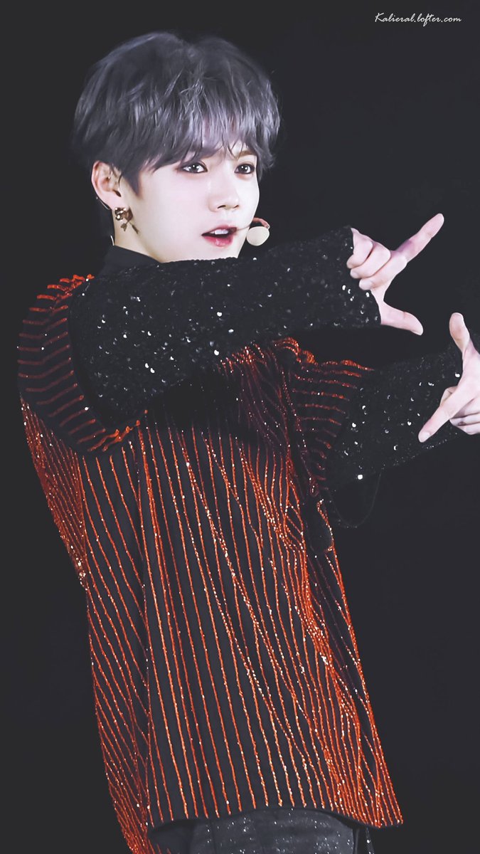 cartier9490's tweet photo. #LuHan #鹿晗 #루한  

 Cute  ctue 😗

#LuHan2ndTour #LuHanReX https://t.co/QhDSdmVFcu