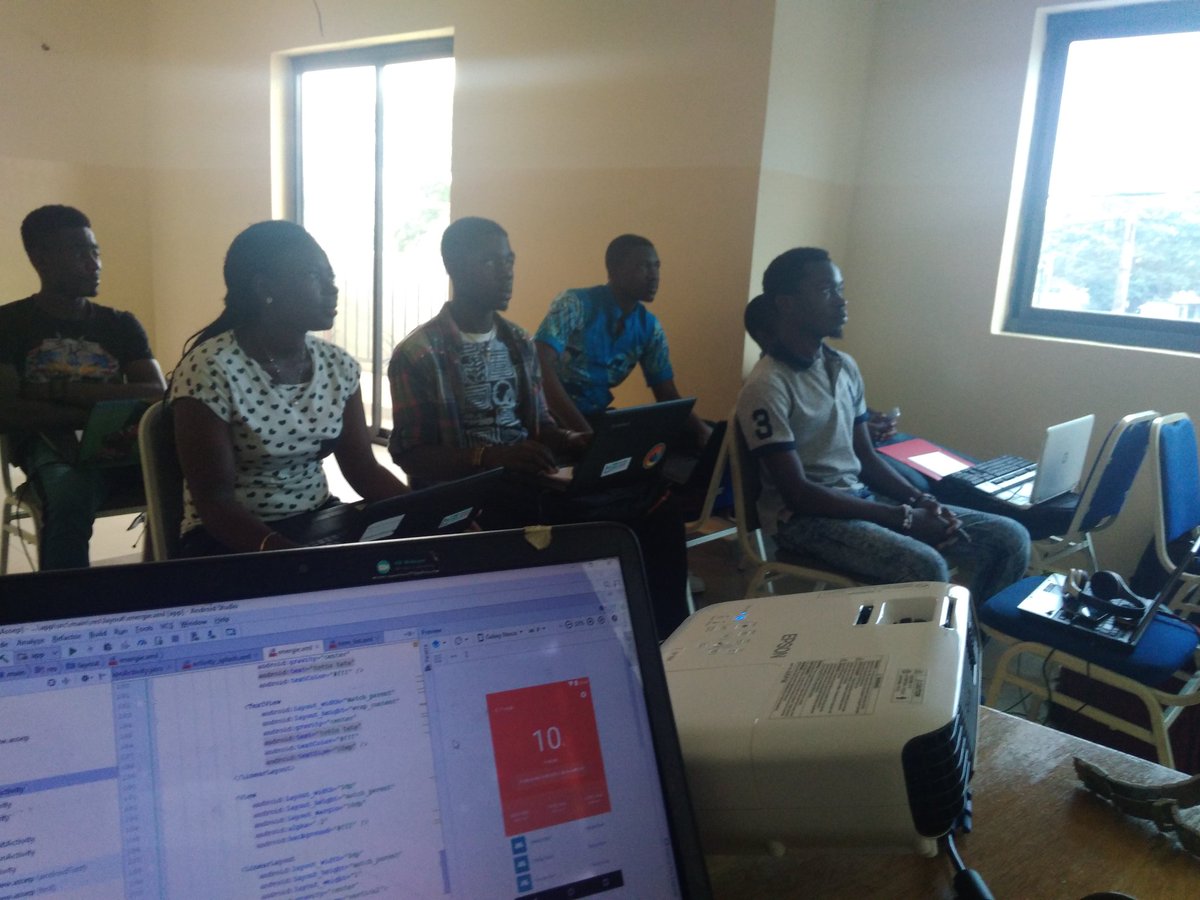CurtisKakeu's tweet image. live coding 
#Android #CodeWriter 
#CodePath #AndroidCoffee