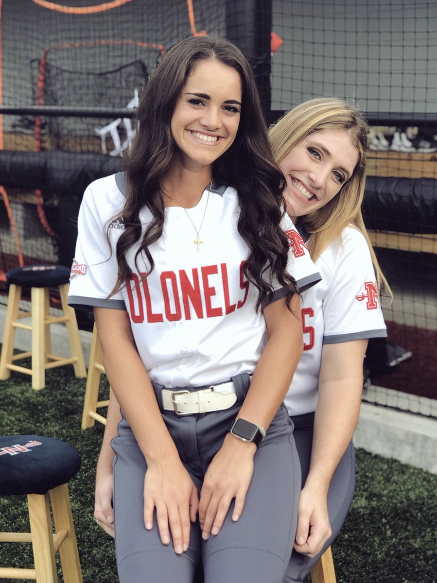Megan_Landry's tweet photo. Posting sentimental pics bc itโs senior year & GAME DAY!!! #ThickClub https://t.co/l6RWQKRRZp