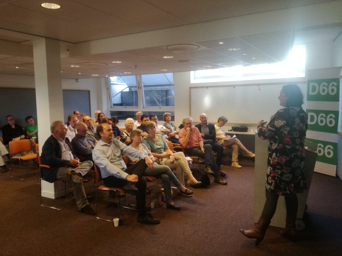 Democratische inclusiviteit bij windmolenprojecten! Ontzettend belangrijk, maar wat betekent dat? Met <a href="/marijearah/">marije arah</a> in gesprek. Hoe betrekken we mensen in de praktijk en wat kan er beter? Dankjewel voor je interessante verhaal en ontzettend grote gedrevenheid! #D66Gelderland