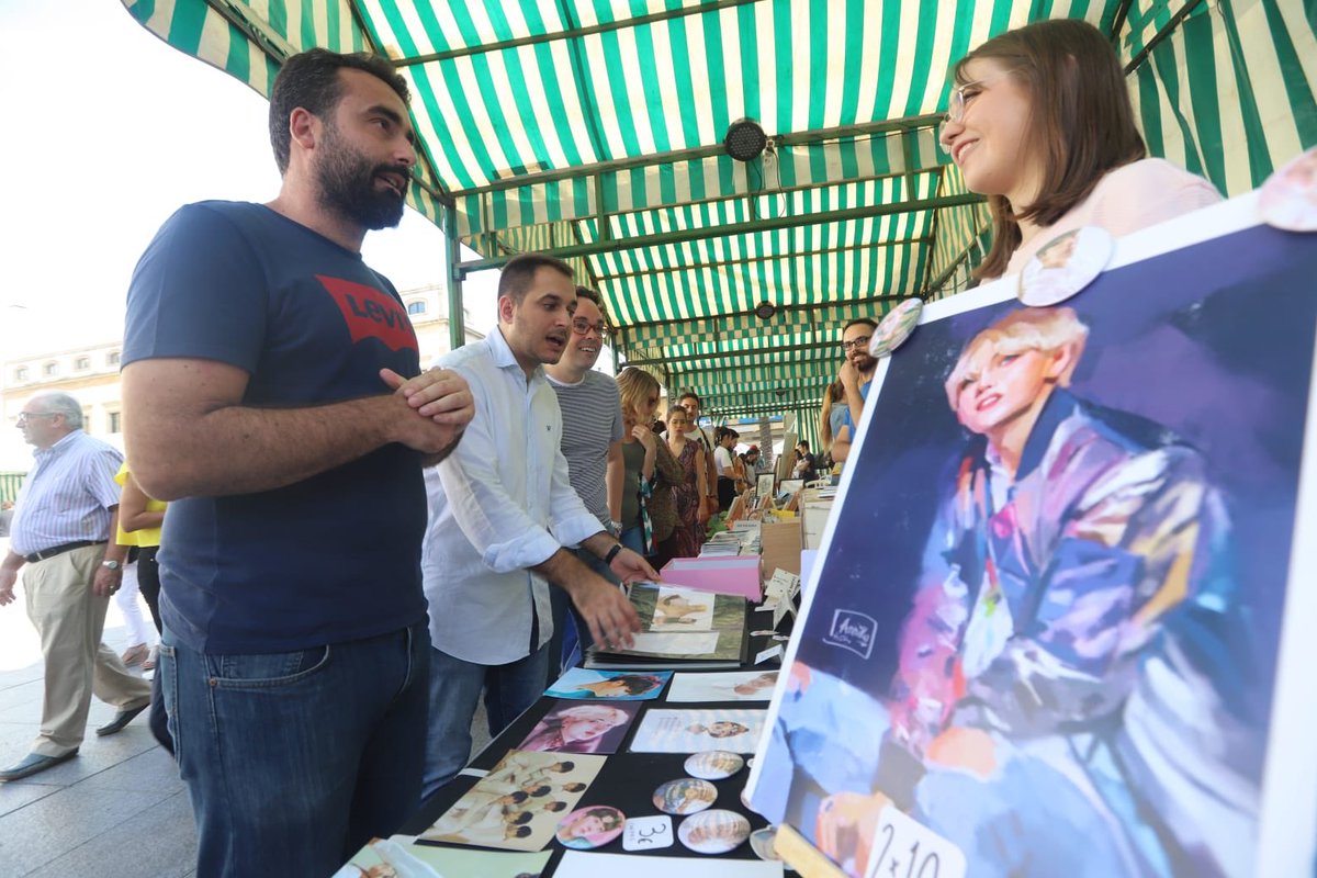 eutopiafest's tweet photo. Hasta las 22h puedes disfrutar del Mercado de Arte Joven en Plaza de las Tendillas 👩‍🎨

#eutopía18 https://t.co/XMdtufXCTk