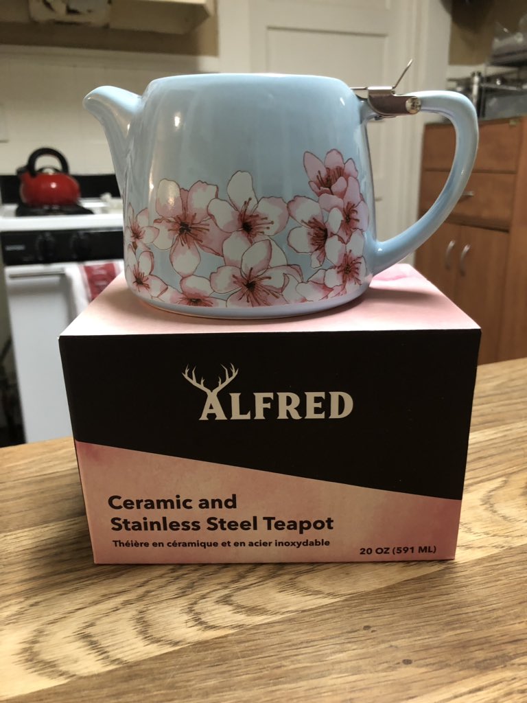 KristyCBell's tweet image. .@dooce Thanks for the #fabfitfunbox recommendation (and discount) first box treasure