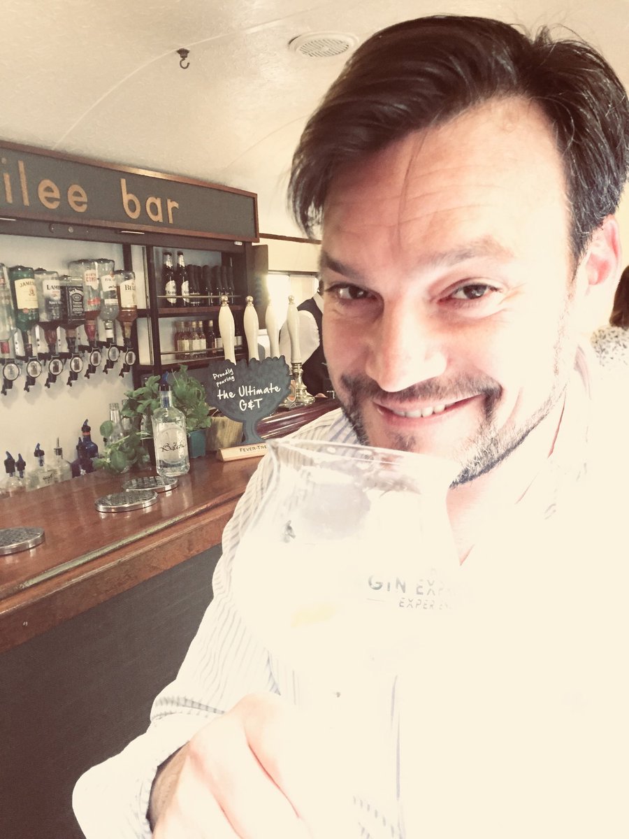 V_J_Lee's tweet photo. After a long week around country, nothing beats a lovely Saturday relaxing with the hubby on the #ginexpress with ⁦@brontebars⁩ ⁦@KWVRRW3⁩ 🚂🍸

#yorkshireorientexpress 😊 ⁦@LucasLeeSurvey⁩ https://t.co/dWUvAexvMV