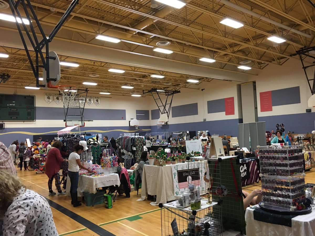 threadandpapers's tweet photo. We are upand running: #craftshow #Barrhaven #ottawa #shoplocal #shop613 #handmade https://t.co/UuhmvhMAfp
