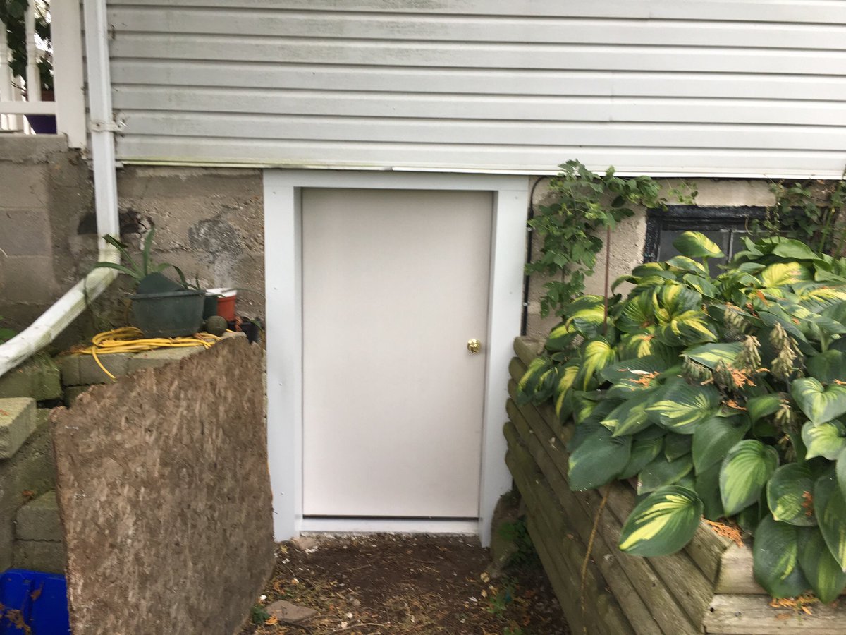 Updated vinyl clad exterior door.
Removed 14” from jamb and door. Aluminum cladding on frame to complete.#festool#makita##dewalt#fein#hitachi#bosch#skilled trades#trimcarpenter#keepcraftalive