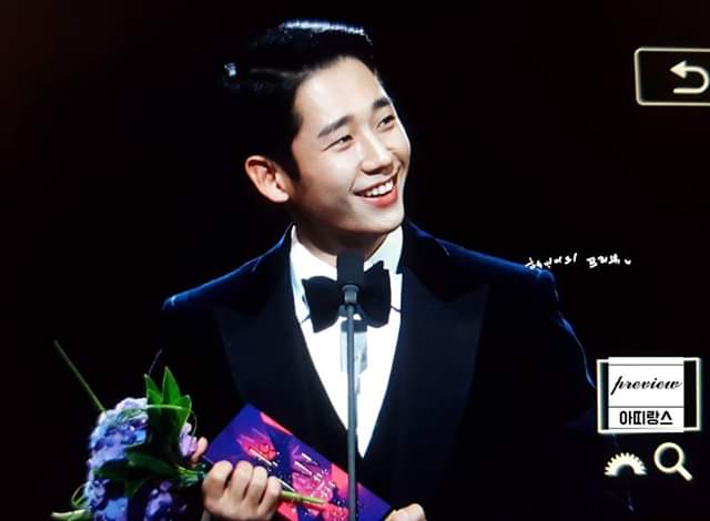 haein_official's tweet photo. Congratulations Jung Hae In  for winning 
the Popular Award and the Excellence Award
from Pretty Noona Who Buys Me Food 🎉🎉🎉♥♥
We're so proud of you! 🎉🎉🎉♥♥ #2018APANSTARAWARDS
#JungHaeIn #정해인 #holyhaein  #PrettyNoonaWhoBuysMeFood https://t.co/gQ3IGzYG1G