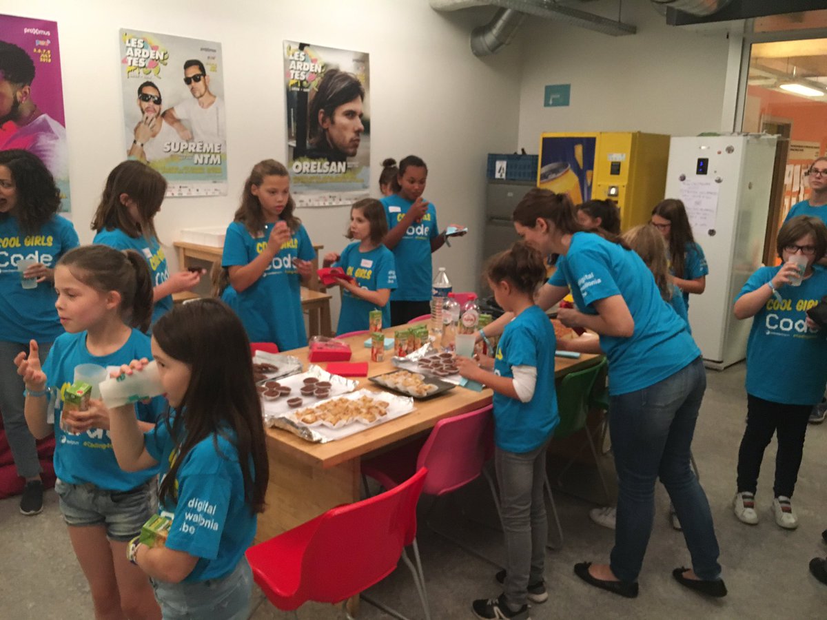 pbalancier's tweet image. Pause à Cool Girls Code #Coding4Girls @LeanSquareBE #WallCode @CoderDojo4Divas @CoderDojoBe @digitalwallonia