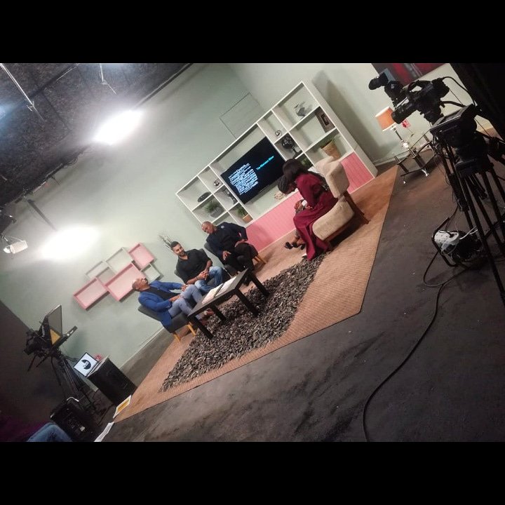 ArthurMsibi_SA's tweet image. The dream that scares me a little, but excites me all the time.😍 The home for my dreams, the playground for my skills. 🎬📽️📺 

#YourLifeYourDestiny 💯
#TvProducer 🙏
#TvMaking 🎬📽️📺
#BehindTheScenes 😍