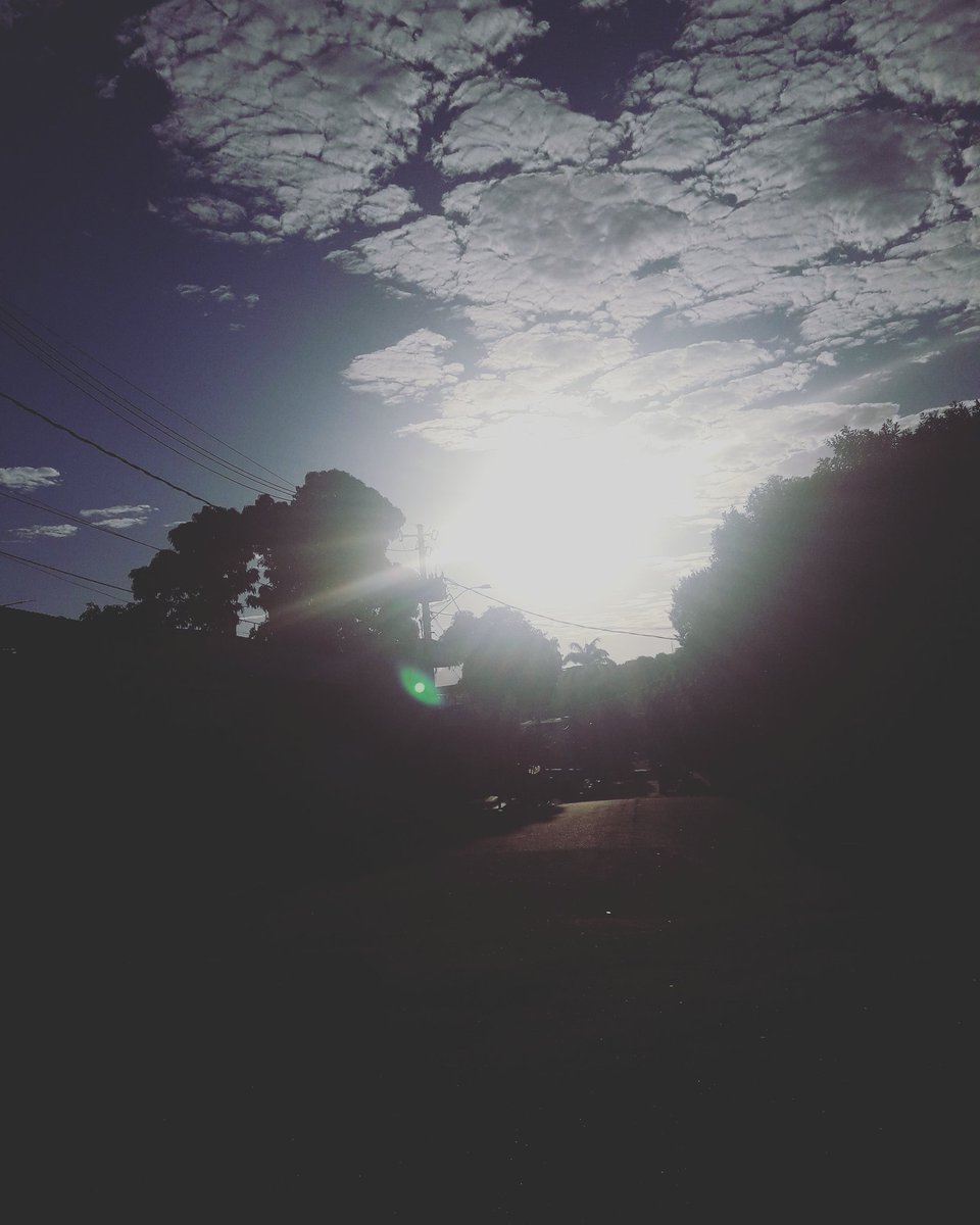 MartinsScar's tweet photo. Diaaaaa .... 06:00am 🌞
#Sunshinee https://t.co/YKfYT2TxZx