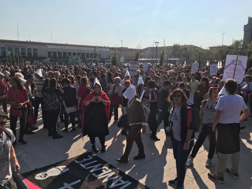 nonunadimeno's tweet image. #AgitazionePermanente si parte! 
#Verona #moltopiudi194
in tantissim* in piazza, a breve parte il corteo per ribadire che siamo libere di scegliere e pronte a lottare.