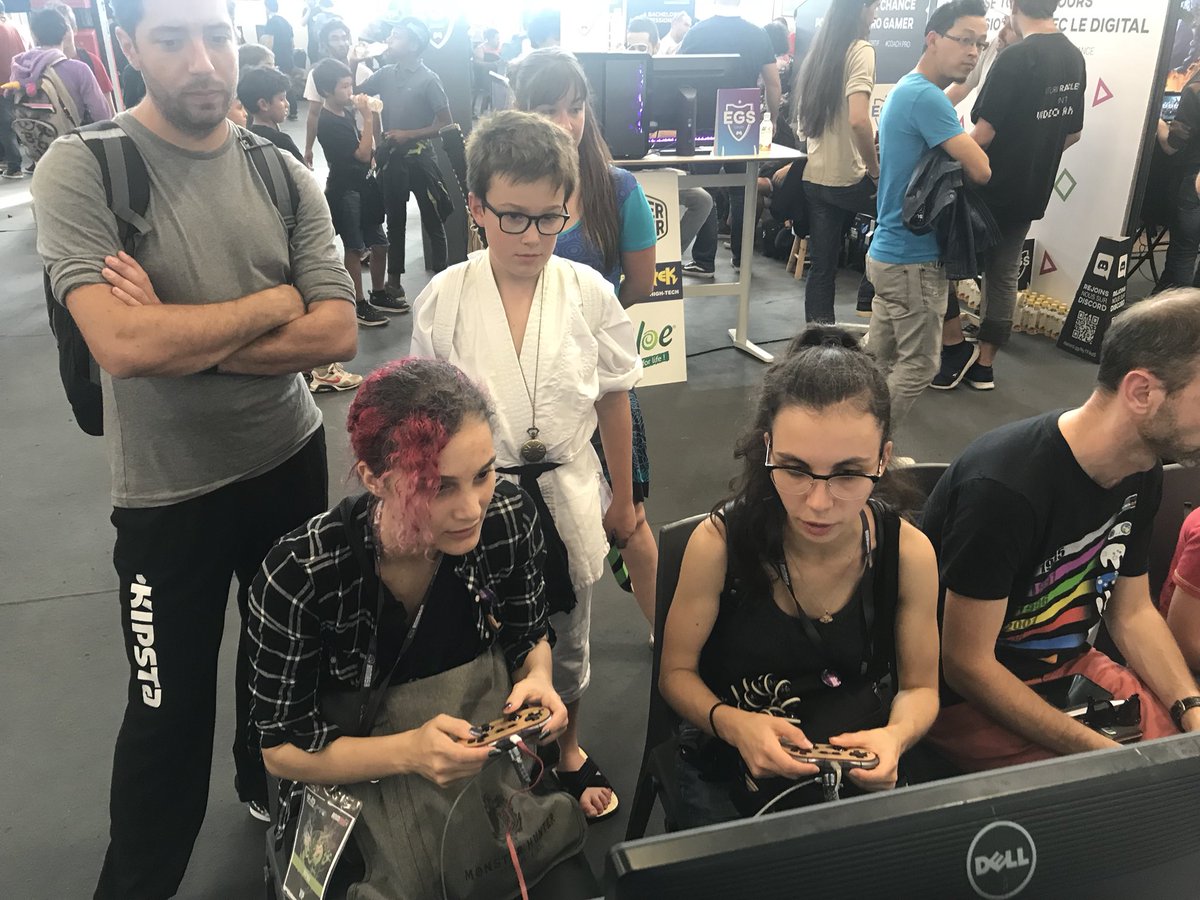 JoinBots's tweet photo. @_Nat_Ali et @M0diie sont venues tester @JoinBots à @Fest_Animasia .... et .... elles sont toujours copines haha https://t.co/8EBVssDPDG