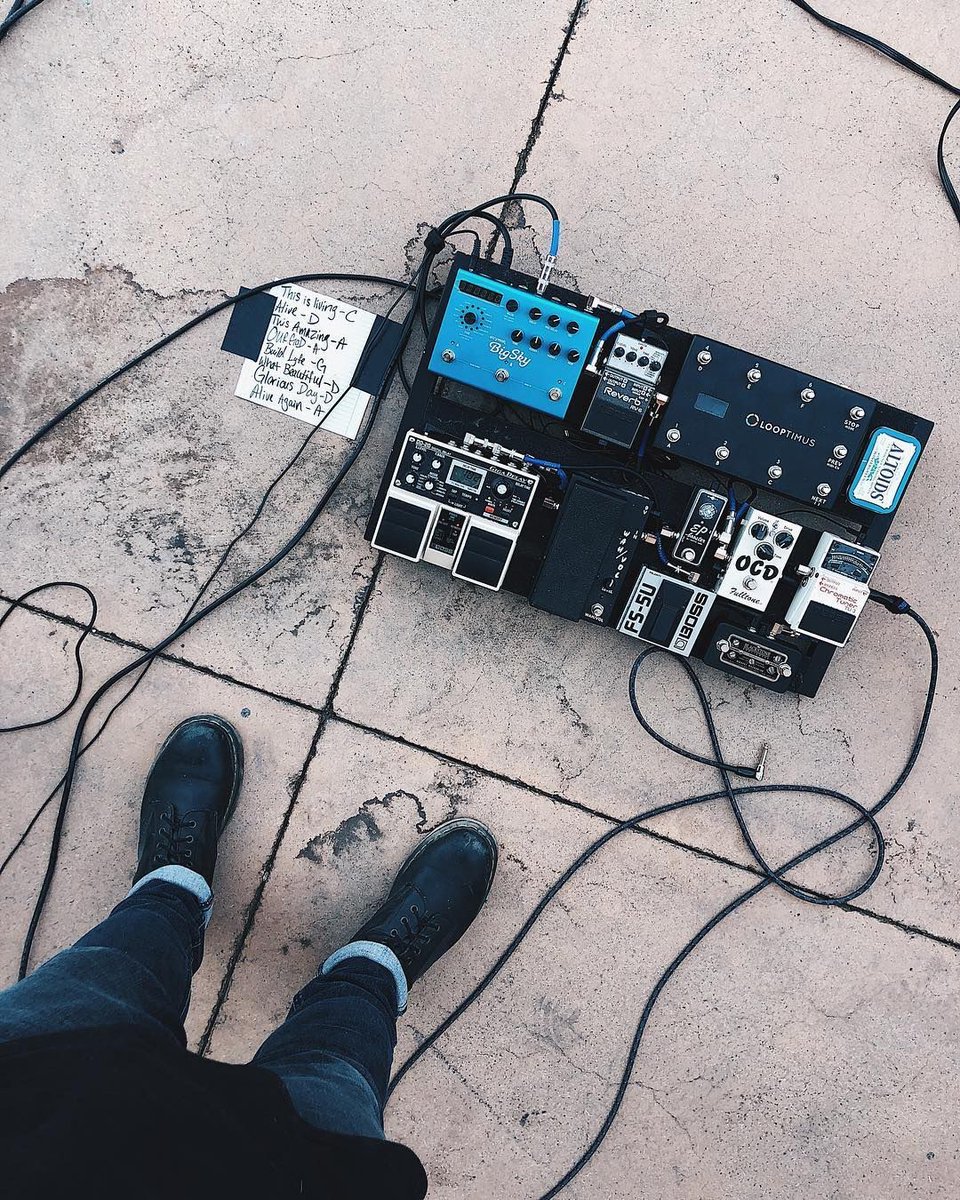 LoopCommunity's tweet photo. Awesome loop rig from @amurguia91! Tag us in a pic of your rig this weekend! #looptimus #looprig #pedalboard #geartalk #LoopCommunity https://t.co/OSeFqX2SBd