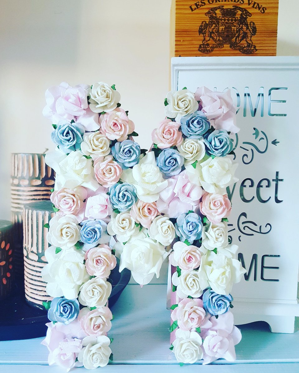 CraftsIndustry's tweet photo. Another lovely creation 💐
.
Freestanding wooden flower letter.  Available in any colour of your choice❣

10cm height - £9.99 🌷 
20cm height - £14.95 🌷

dm for further details/order 🌹
.
#handcrafted #flowers #roses #etsy #crafts #floral #handmade #gift #cottageindustrycrafts https://t.co/1FMAh5CUy7