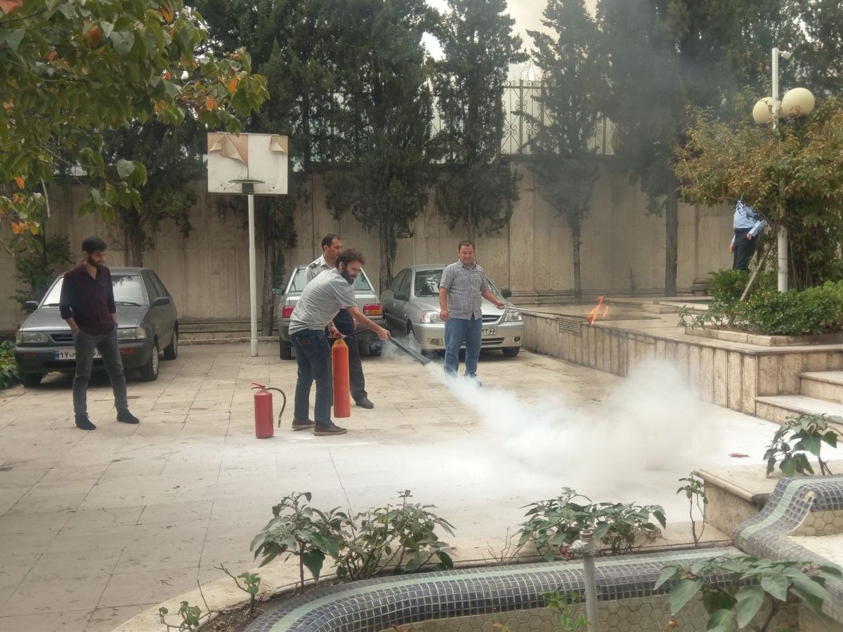 SabaCell's tweet photo. امروز تو صباسل کارگاه آموزشی اطفاءحریق داشتیم.
از ایستگاه 25 آتش‌نشانی سعادت‌آباد تشکر میکنیم که دعوت ما رو پذیرفتن و نکات بسیار مفیدی آموزش دادند.
به همه شرکت‌ها پیشنهاد میکنم با ایستگاه آتش‌نشانی محدوده شرکت تماس بگیرند و از این دوره آموزشی استفاده کنند.

#ایمنی_را_جدی_بگیریم https://t.co/Hnew0vWxj3