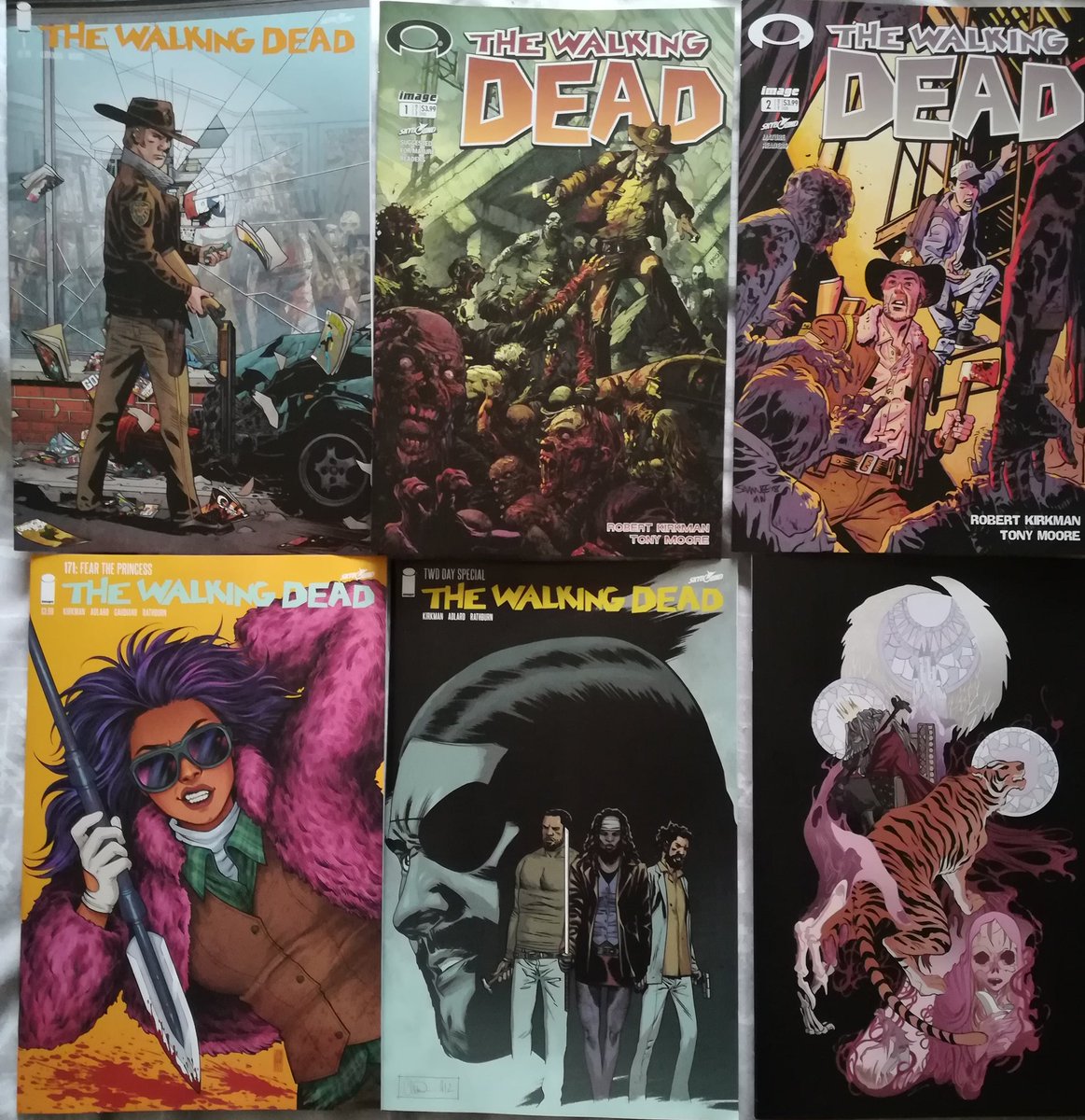 collette04's tweet photo. Love the blind bags ❤️ #WalkingDeadDay #TWD15 years of #TheWalkingDead comics https://t.co/dyRRLCvryd