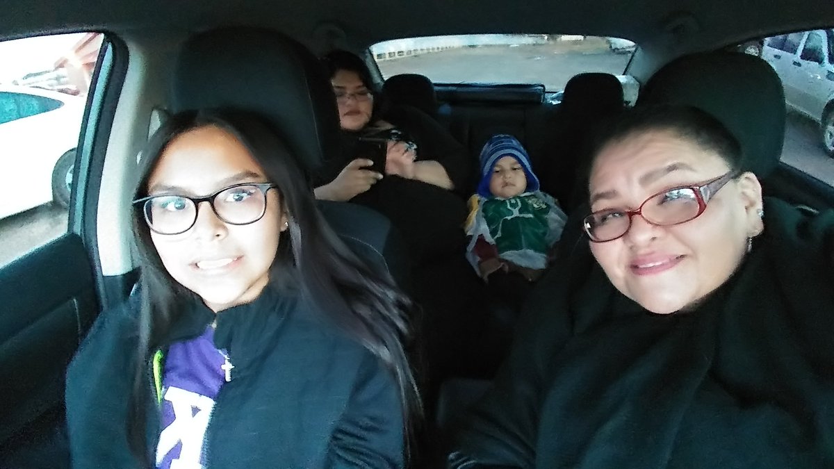 REZ_woman's tweet photo. tryna stay warm & look cute...
waitn for #WNF2018 Parade
๐๐๐๐๐๐ธ https://t.co/ue9qaz528P