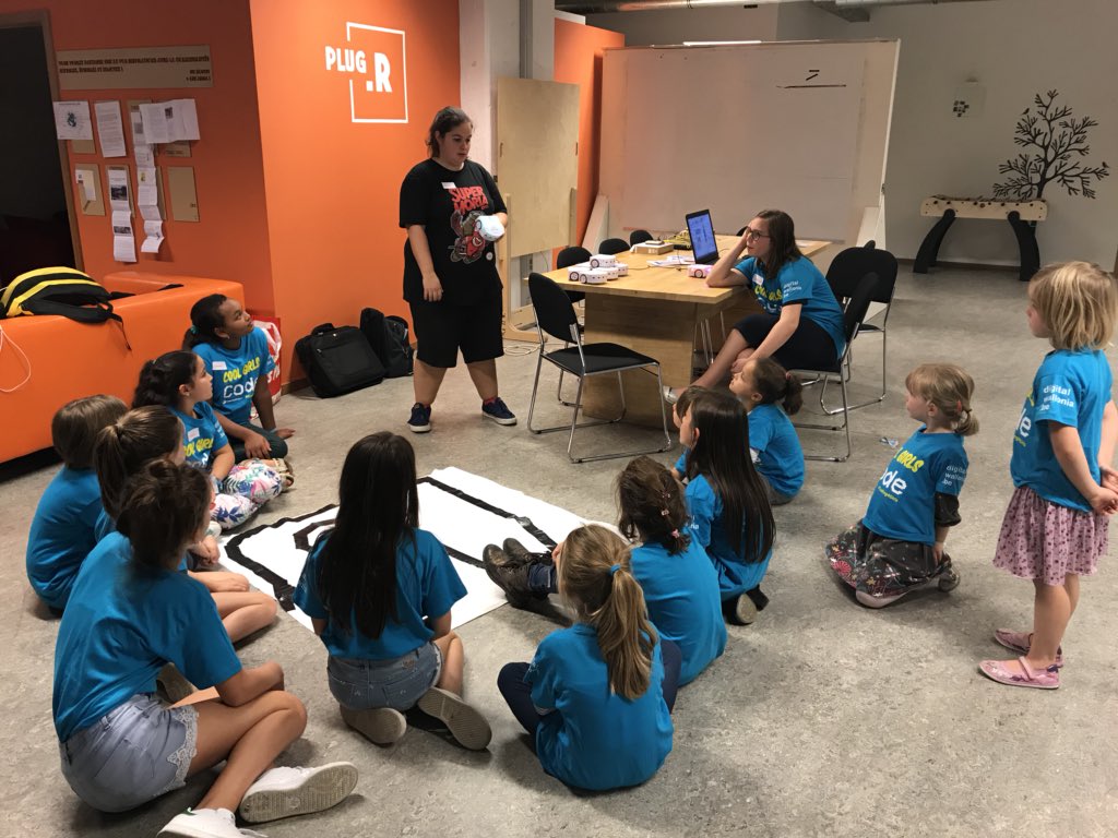 SimoneMosena's tweet image. Super #coderdojo #coding4girls