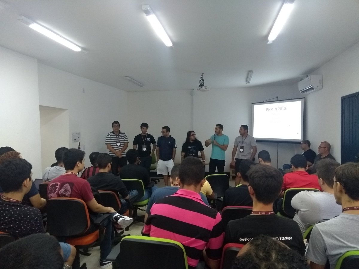 devdrops's tweet image. @phpestene e a representação das comunidades PHP do nordeste #phpeste2018