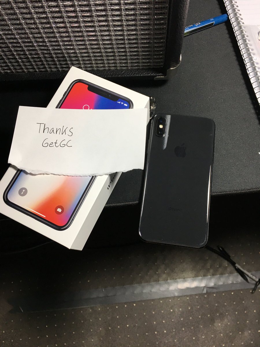 OfficialGetGC's tweet photo. Thanks Alex for sending us a picture of the iPhone you received! #GetGC https://t.co/DJTkvutGWj