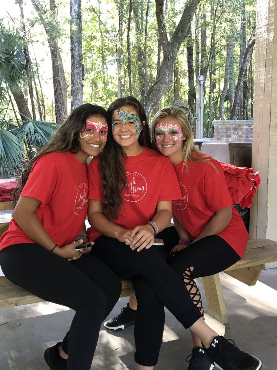 CofCSoftball's tweet image. Thx to our friend @Shortcakessc for doing the face painting, Kellyis the best! #longlines #funtimes @CofCSports