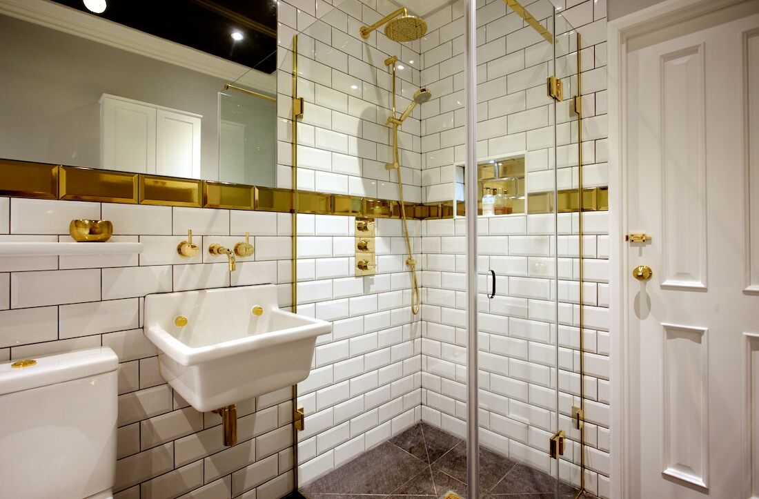 We absolutely love the white and gold colour theme in this client's bathroom. The golden feature tiles look like bars of gold - rich in colour and luxuriously striking. #luxurybathroom