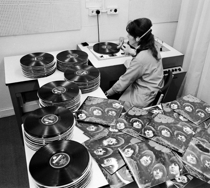 AlejandroElGr18's tweet photo. Este fue el primer Album en el que The Beatles estaban en completo control creativo durante la grabaciòn,con un tiempo de estudio suficiente como para desarrollar y perfeccionar nuevas ideas de sonido/John Lennon.
#RuberSoul se convirtiría en una influencia del Rock Psicodelico. https://t.co/wtIeo2yQVu