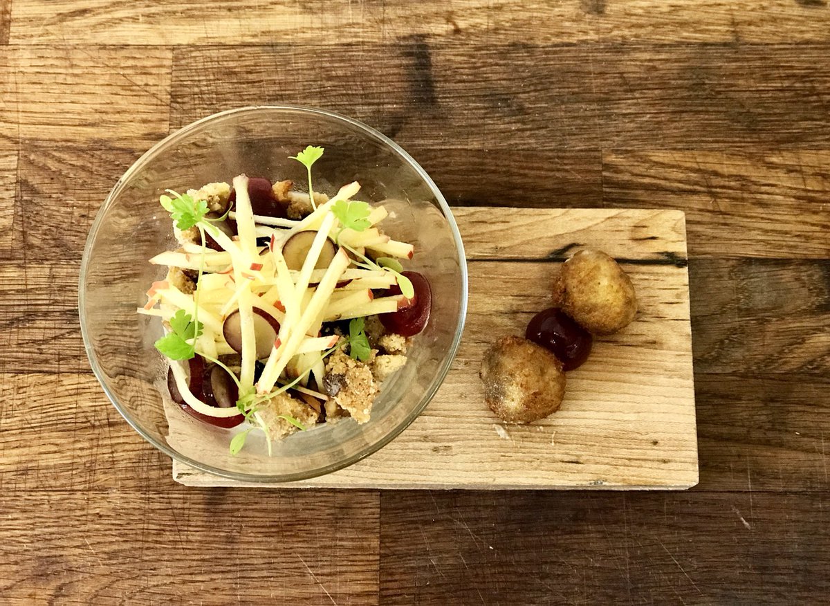 the_whitehart's tweet image. Stilton pannacotta, red grape chutney, walnut shortbread, port gel 😋 BOOK your table now: whitehart-fyfield.com/book-now #ChefTalent #AaGuide #CreativeCooking #Michelin #Foodie #BookNow #DontMissOut