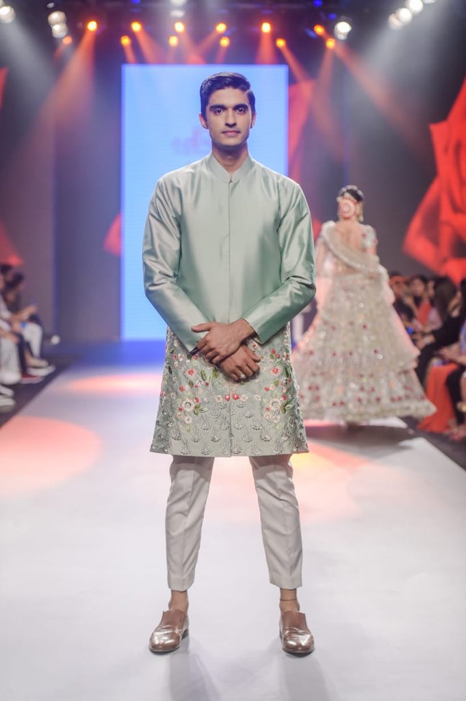 OfficialMrIndia's tweet image. Vishal Chaudhary serves us with an edgy look at the Bombay Times Fashion Week!

#bombaytimesfashionweek2018 #btfw2018 #vishalchaudhary #fashion #couture