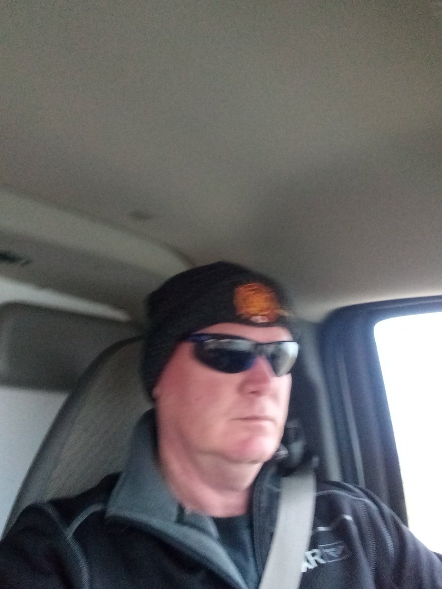 XMedics's tweet photo. Snowing on way to cyclecross in altona https://t.co/EjiSDvgCOg