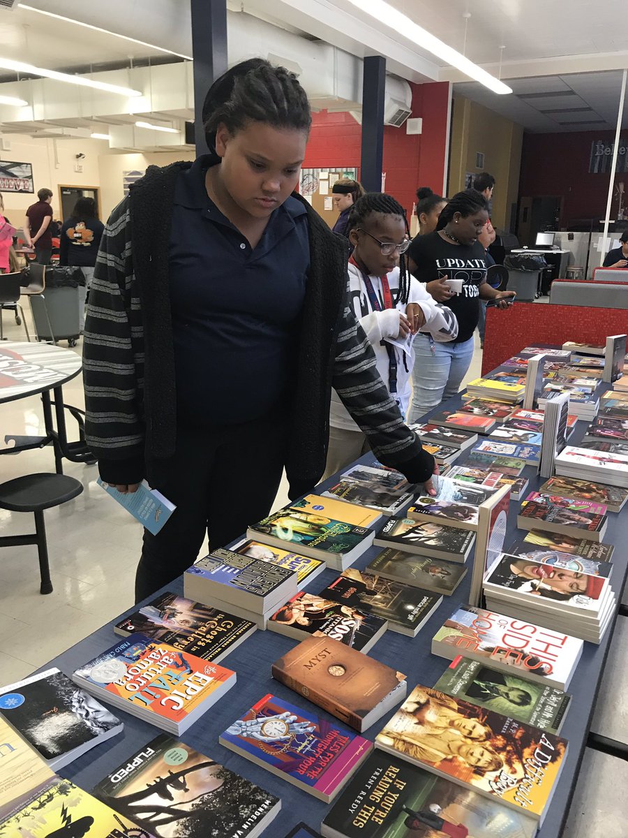 Mead_Reads's tweet photo. Thank you @Watermarkbooks for giving us a discount on some of these books! Made some happy readers at our 1st 25 Book Party! One Ss had been asking for the book she got for weeks! Now she owns it! I have a feeling some will be devouring some books this weekend. #meadreads https://t.co/SIhvxlvwyj