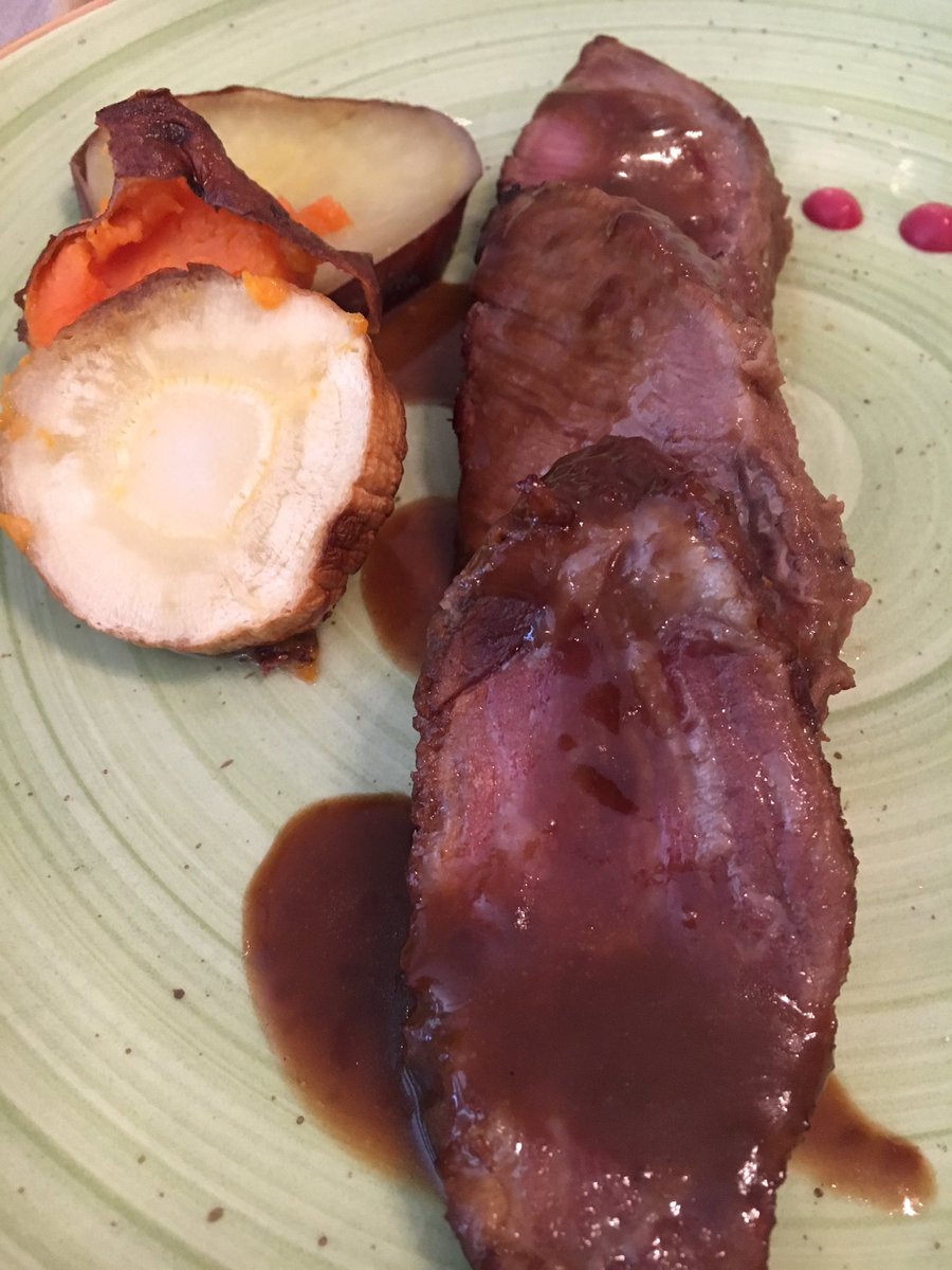 Saboreandolavid's tweet photo. Seguimos con la Presa de entraña a la miel de ajonegro en #ArrocesTen del menú de la @RutadelaPaella, no merece menos de un 10 🔝🔝🔝 https://t.co/wdQmbB4CID