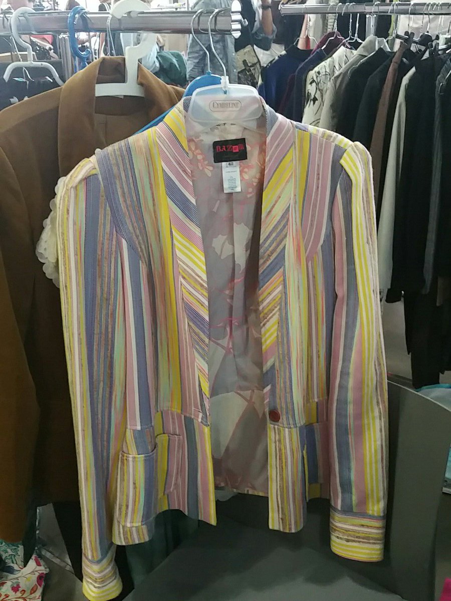 cestbonesprit's tweet photo. #vidressingchic
#christianlacroix https://t.co/z8AcduORyc