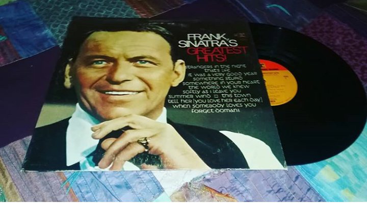 SpindlingVinyl's tweet photo. ⚡The joy &amp; discovery of a favorite vinyl album or 45rpm😎 Memories when the needle hits the first crack of sound✔ We enjoy , We rejoice , The joy continues then  continues on .. Oh yaaa...✌👍❤🔊
#NationalAlbumDay #music #musicadrenaline #VinylRules #VinylRecords #AlbumCovers https://t.co/87MEwjrWMD