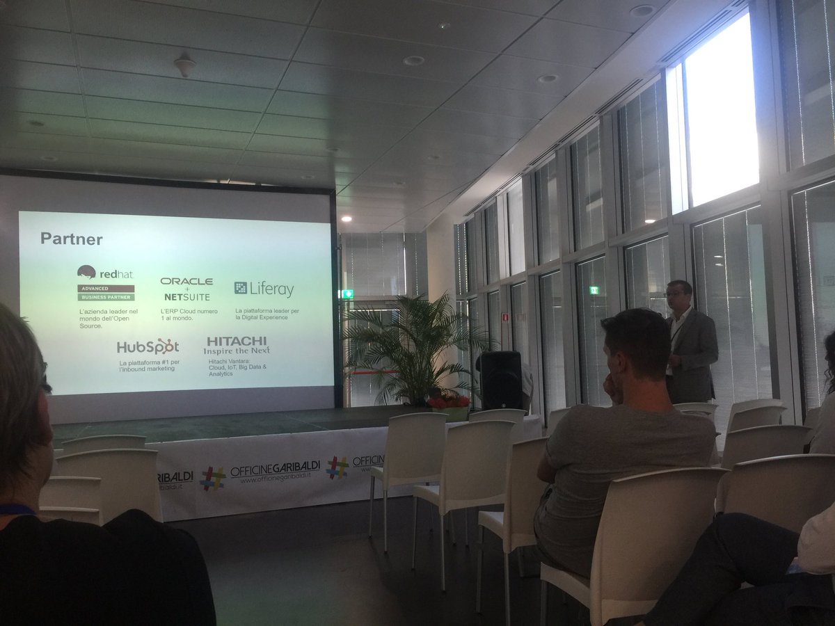 Techjobsfair_it's tweet photo. Daniele Cardesi di @extra_group_it ci mostra i partner con cui l’azienda lavora #IF2018 #TJF18 https://t.co/t0pQd5wfNJ