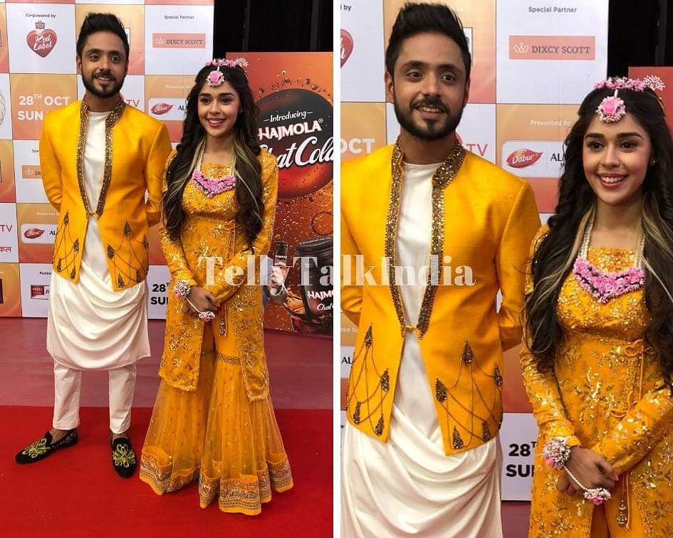 #AdnanKhan and #EishaSingh look stunning together on the red carpet of #ZeeRishteyAwards2018 

#TellyTalkIndia #AdnanKhan #EishaSingh #ZRA2018 #zeerishteyawards #ZRA